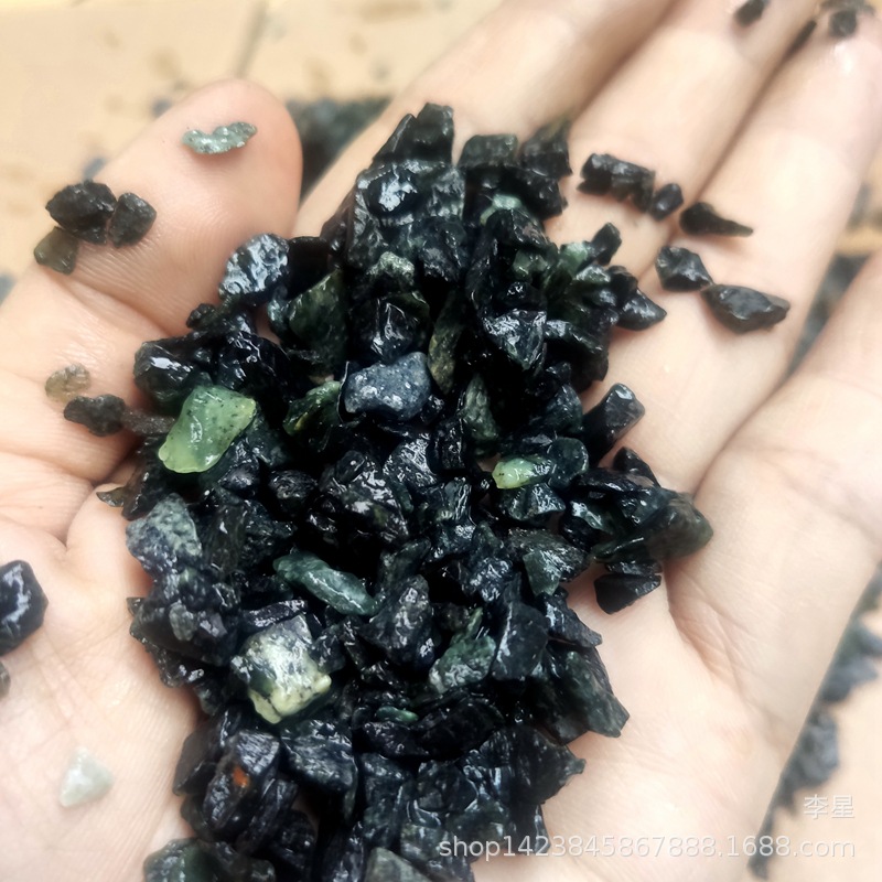 工厂批发墨玉原石 墨绿玉碎石 活磁净水石玉器工艺品定制一件代发