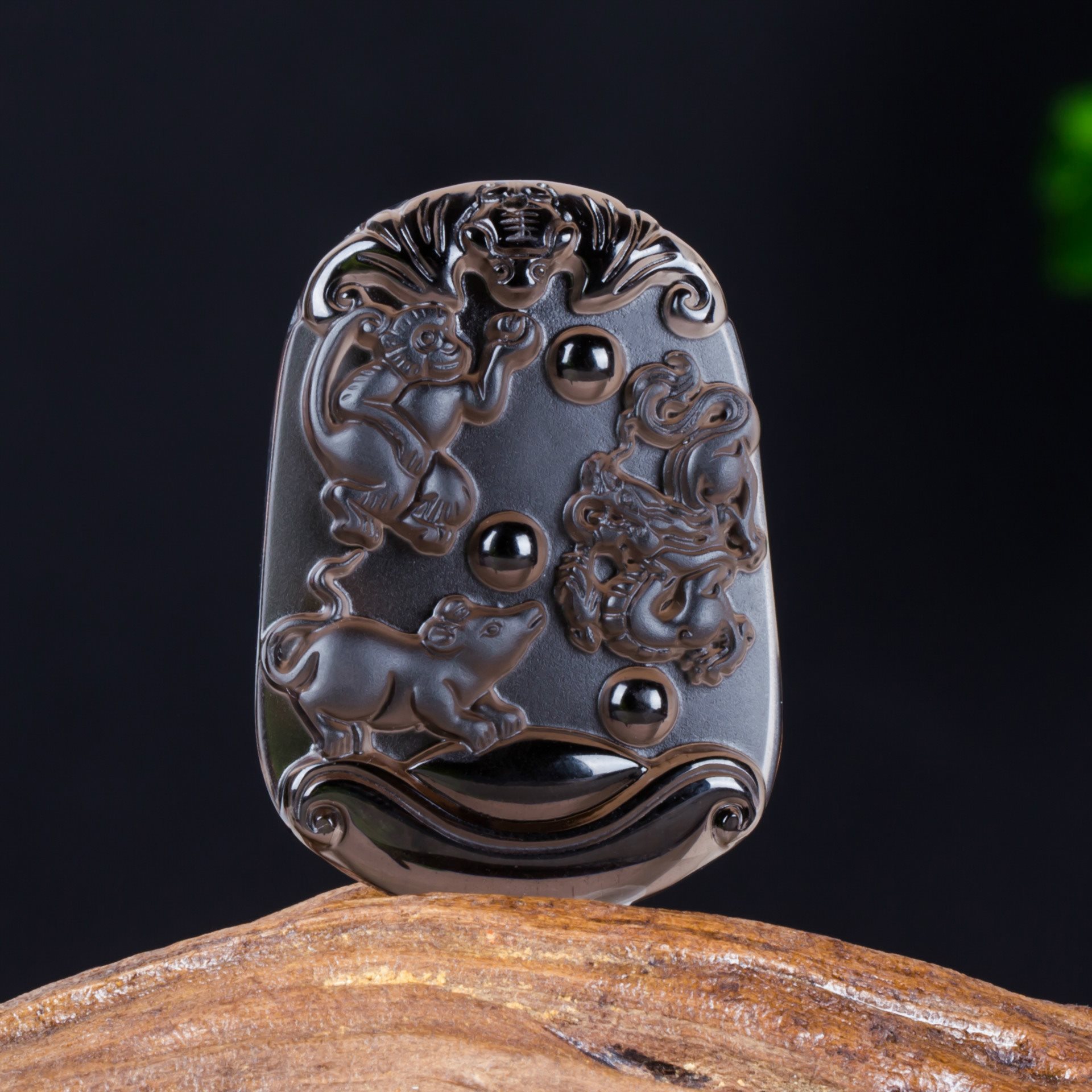 天然冰种黑曜石生肖三合贵人吊坠猪兔羊蛇鸡牛虎马狗猴鼠龙牌附证