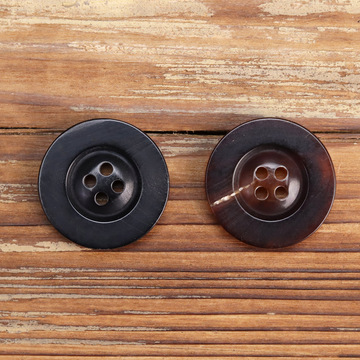 宽边天然材质黑色咖色四眼牛角纽扣m毛衣风衣大衣现货