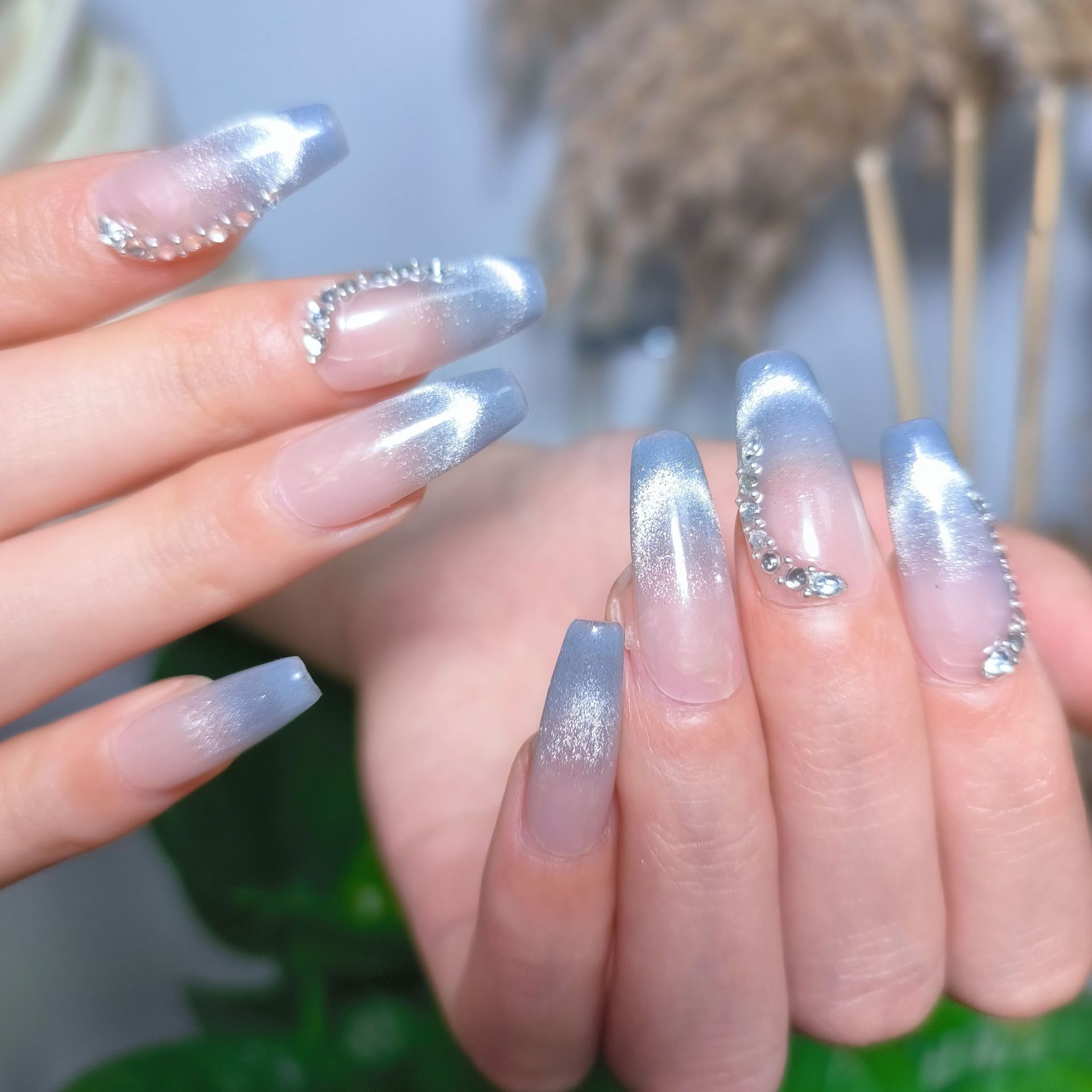 网红爆款纯手工光疗雾霾蓝渐变显白穿戴甲晶石猫眼美甲-阿里巴巴