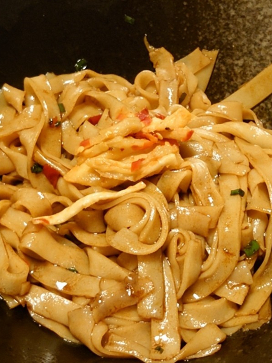 湖南长沙机制米粉扁粉湿粉手工宽粉新鲜米面皮炒商用切河粉-阿里巴巴