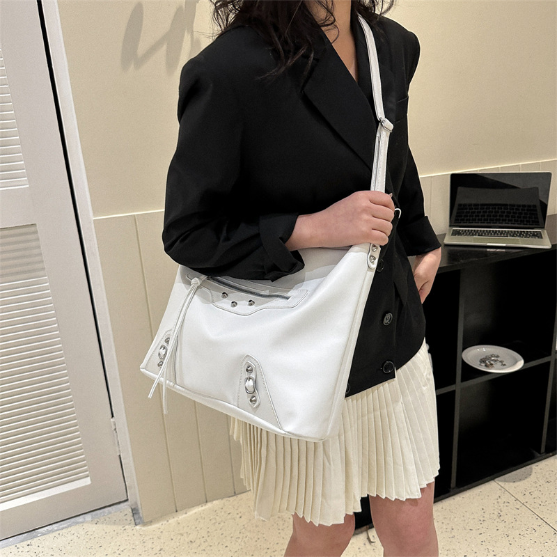 Korean Style Large Capacity Bag Women's Bag 2023 Spring Fashion Rivet Tote Bag Underarm Bag Casual Shoulder Messenger Bag