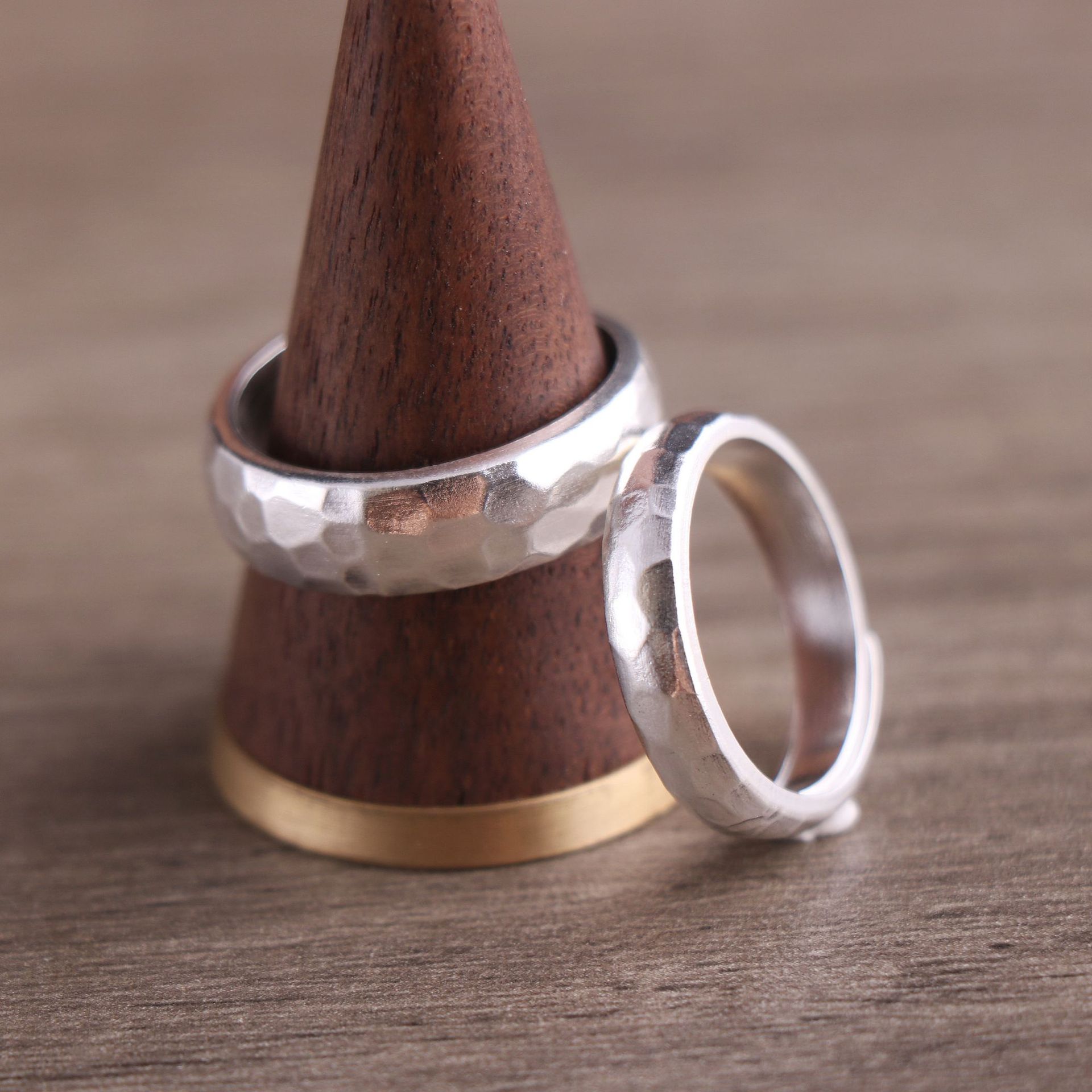 足银999纯银戒指 复古民族风古法银手工敲面情侣款对戒纪念日礼物