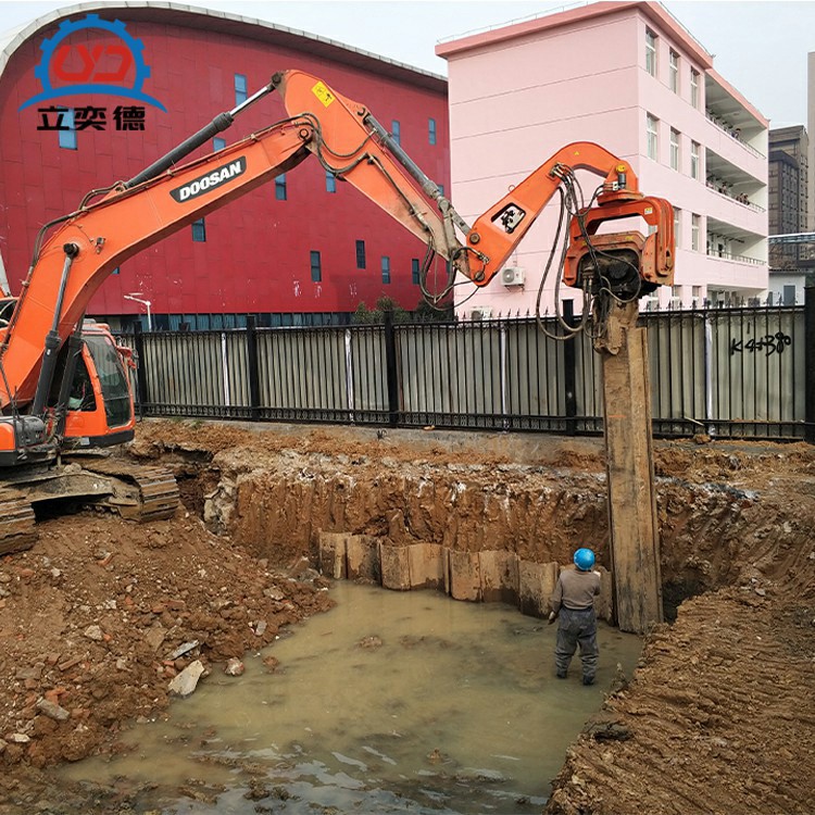 立奕德9米钢管打桩机 建设钢板钢轨桩作业用打桩机