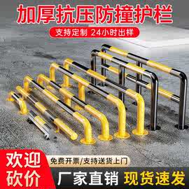 平湖前港一轿车撞上警示桩翻了个底朝天！网友亲眼见证：吓到腿软！还有人说这路口作业许多