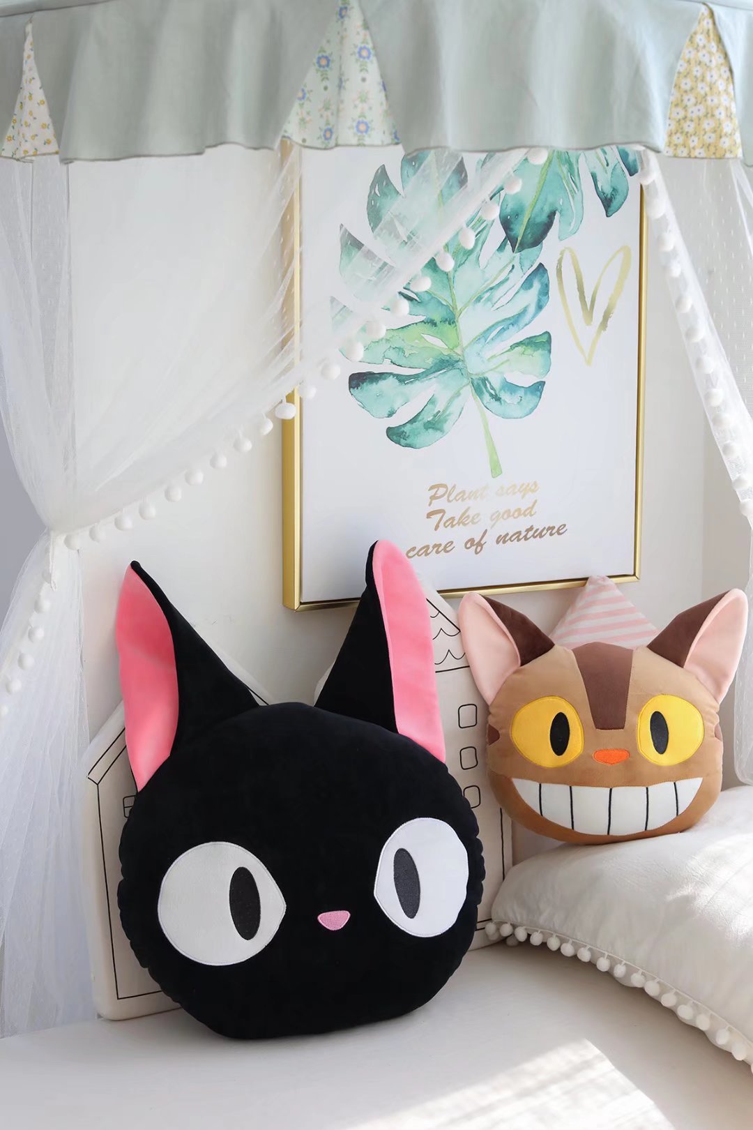 新款羽绒棉黑猫巴士抱枕靠垫午睡枕头床头靠办公室靠背腰枕礼物