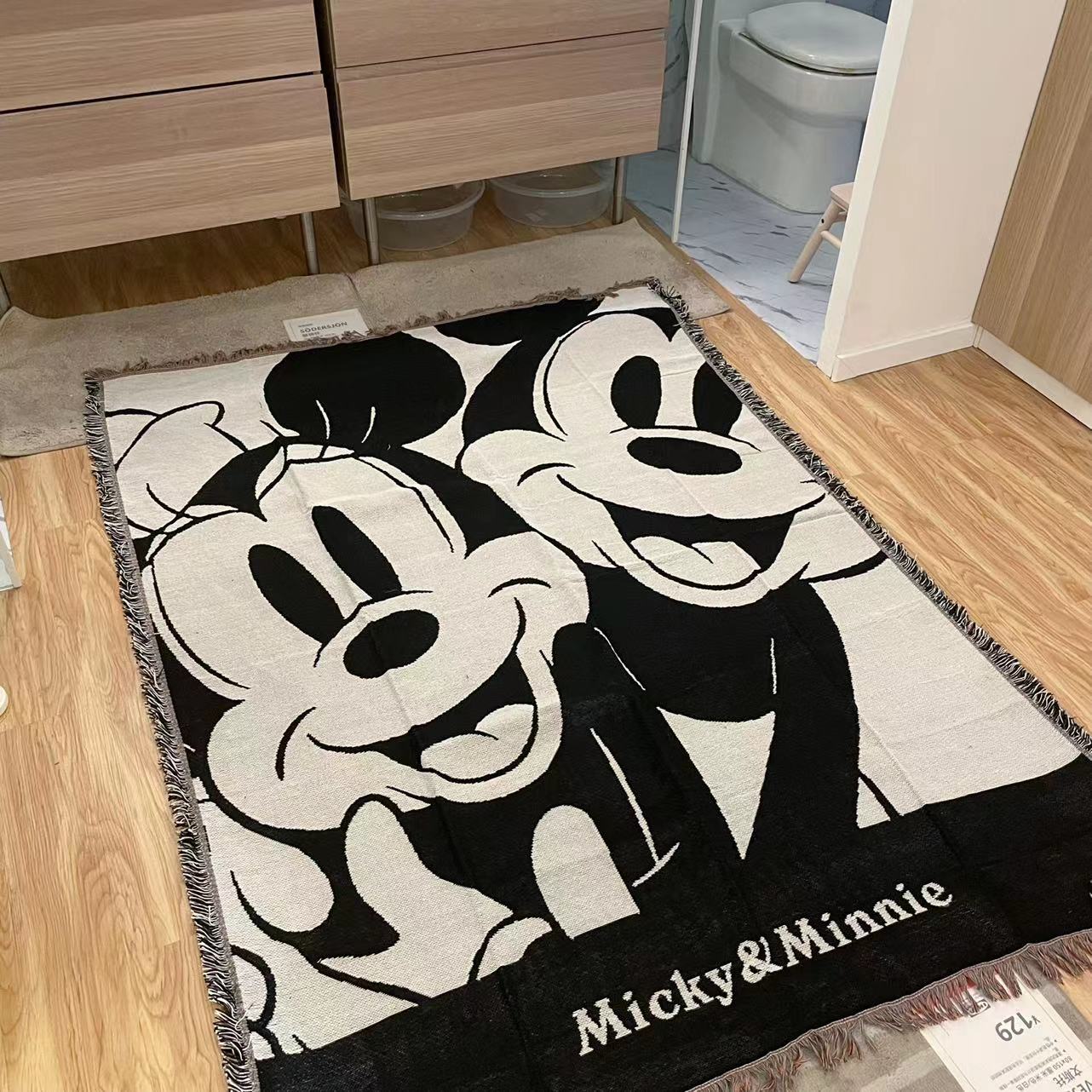 INS Japanese Style Mickey Products Internet Celebrity Same Style Sofa Cover Nap Blanket Cover Blanket Decorative Blanket