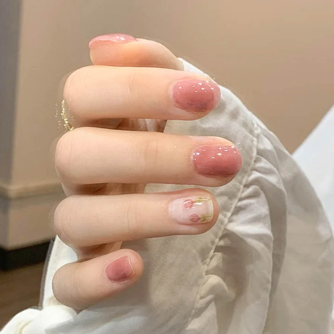 成品甲片美甲贴片淡粉郁金香法式穿戴甲学生短款可拆卸假指甲甲贴