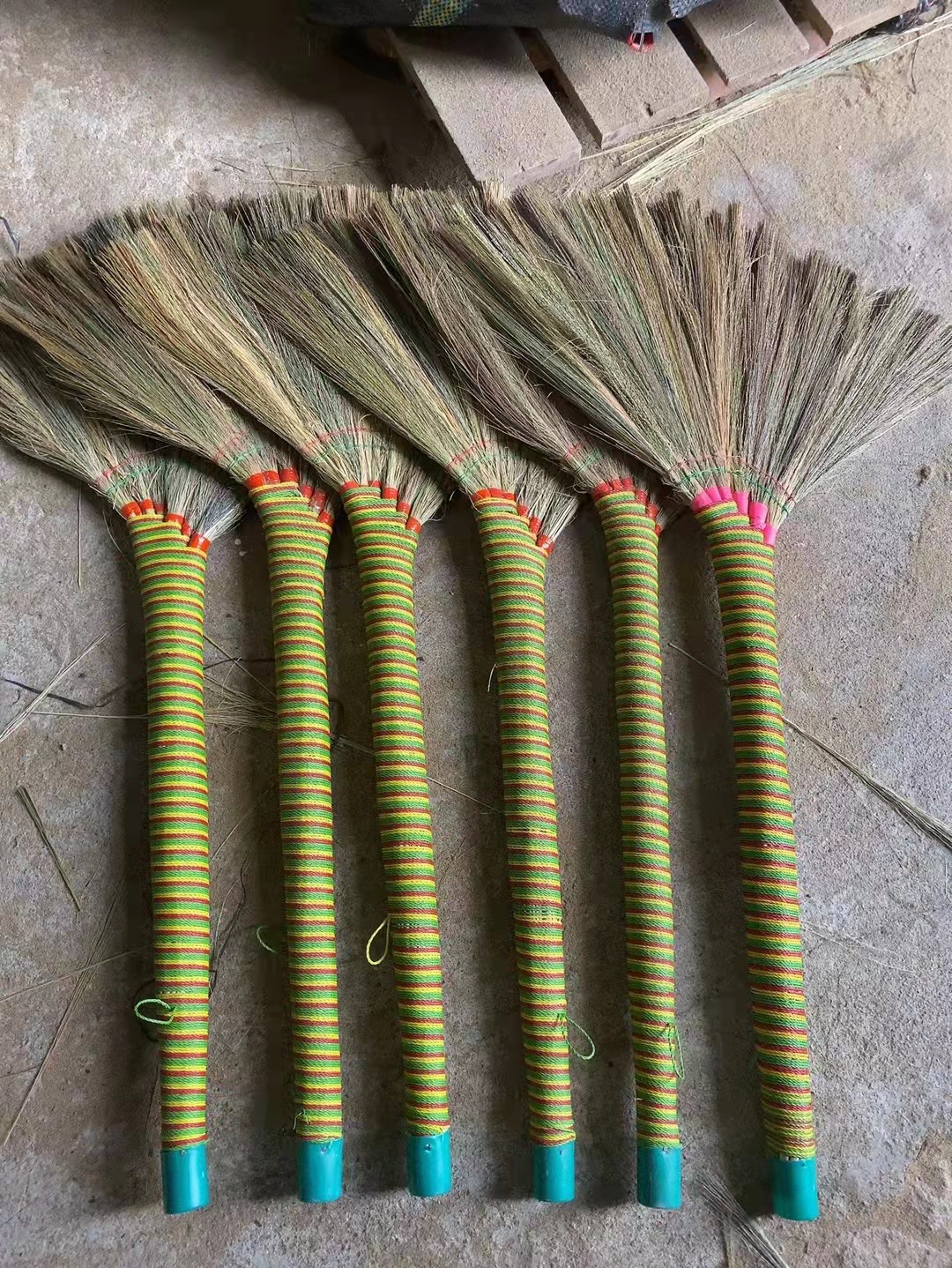 手工芒草扫把高粱扫帚凤尾草扫帚芦苇扫把厂家批发