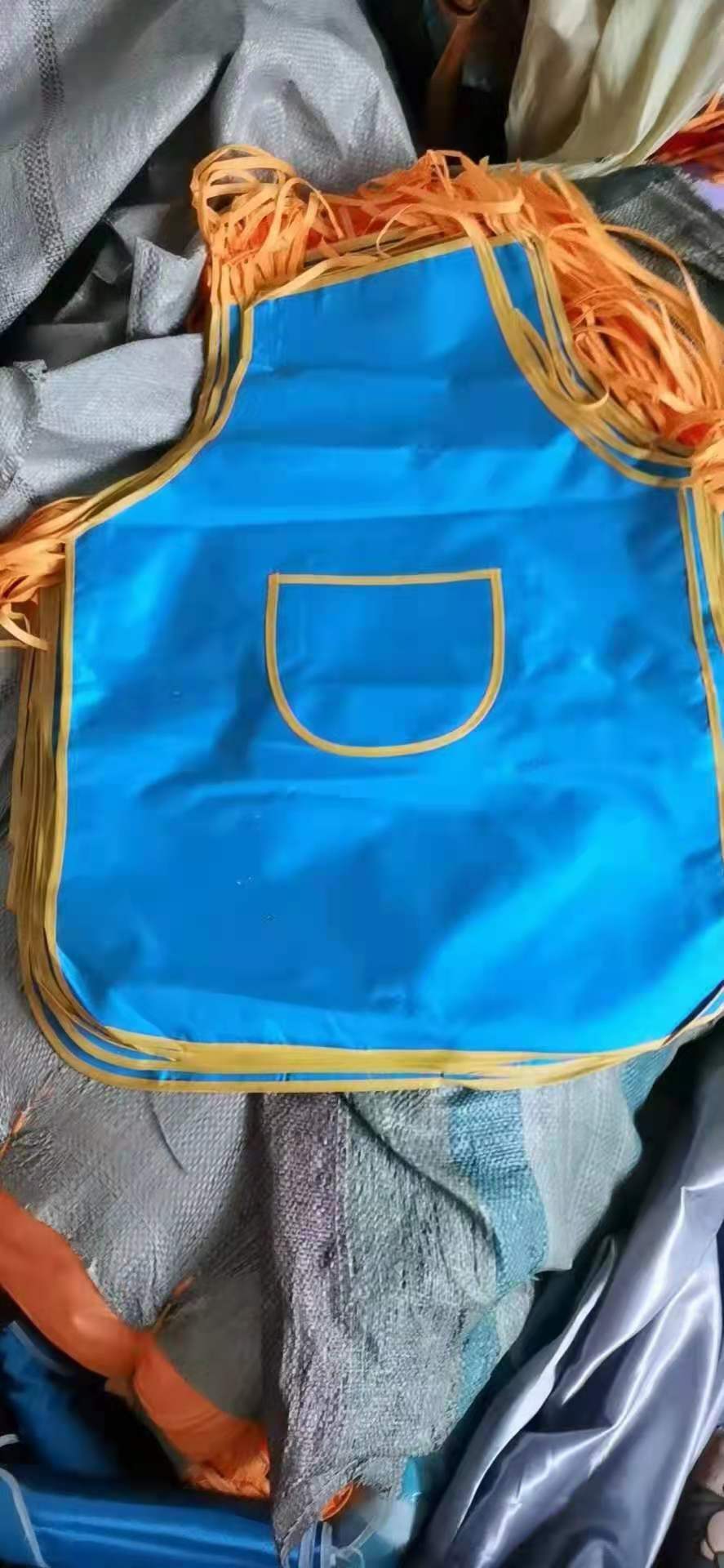 孖博2元大号围裙 布围裙厨房用品 两元店日用百货批发 劳保店货源