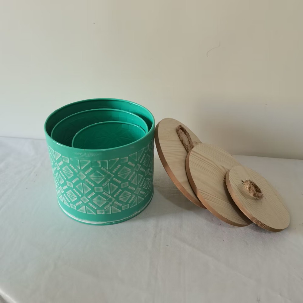 Embossed Galvanized Metal Bucket European-Style Retro Distressed Large, Medium and Small Metal Flower Pot round with Lid Storage Jar