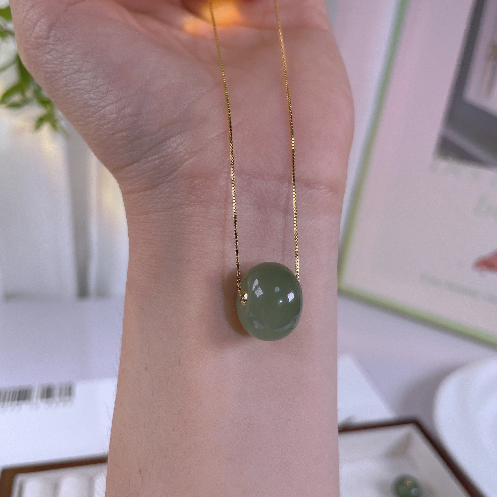 抖音货源 天然和田玉路路通圆珠吊坠18k镶嵌单珠项链女ins风玉坠