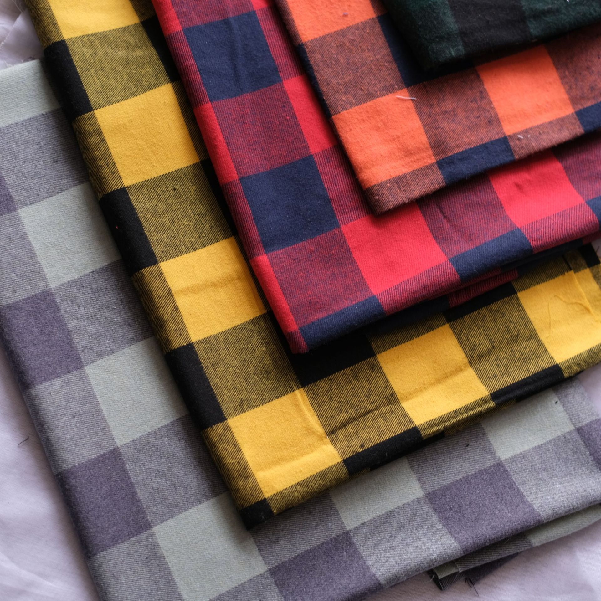 格子布长袖衬衫