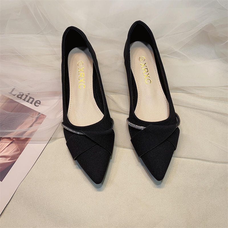 尖头布面女士黑色平底鞋女2024春新款不累脚法式职业平跟单鞋