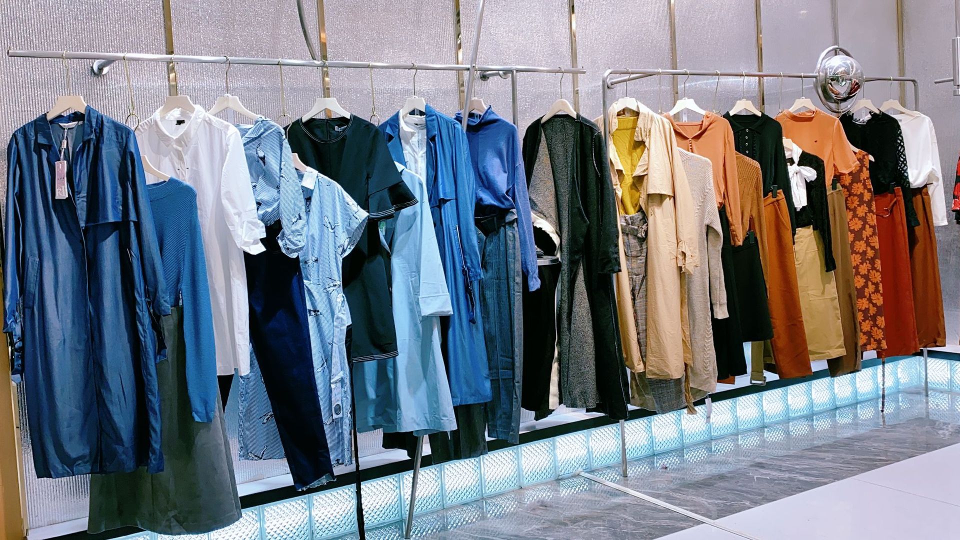 森马杭州四季青服饰品牌折扣女装 一线大牌剪标批发进货直播货源