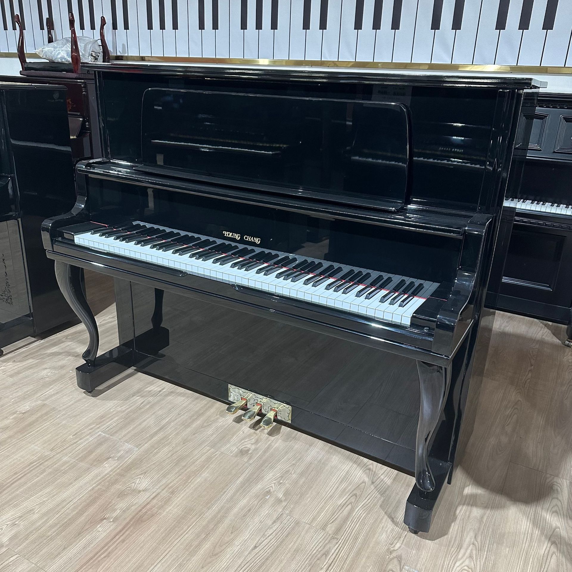厂家专供韩国二手钢琴大谱架英昌u-131成色新性价比高教学培训班