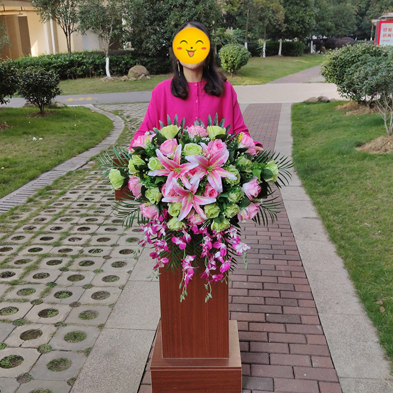 讲台桌花花司仪婚礼宴会发言台摆设假花签到台下垂挂式装饰花