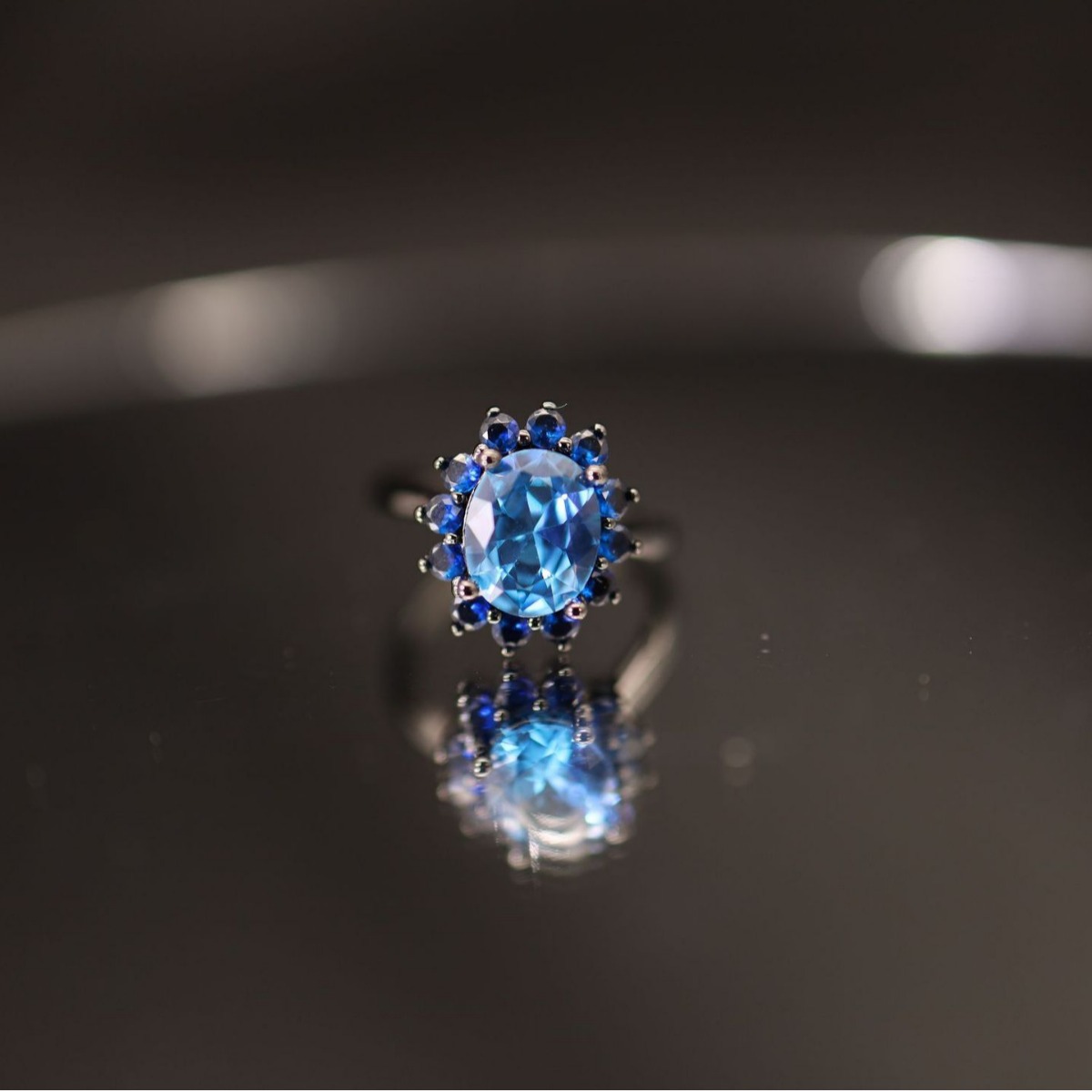 新款直播跨境彩宝戒指蓝宝石培育尖晶石戒指女黑金戒托可过灯批发