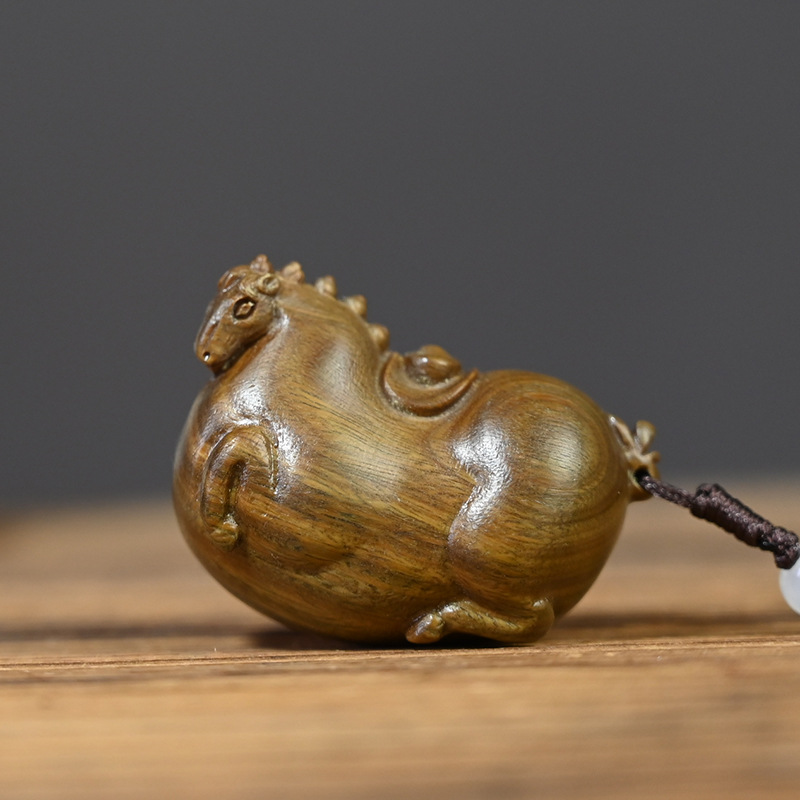 绿檀木雕刻唐马木质文玩手把件盘玩工艺品个性钥匙扣汽车内饰挂饰