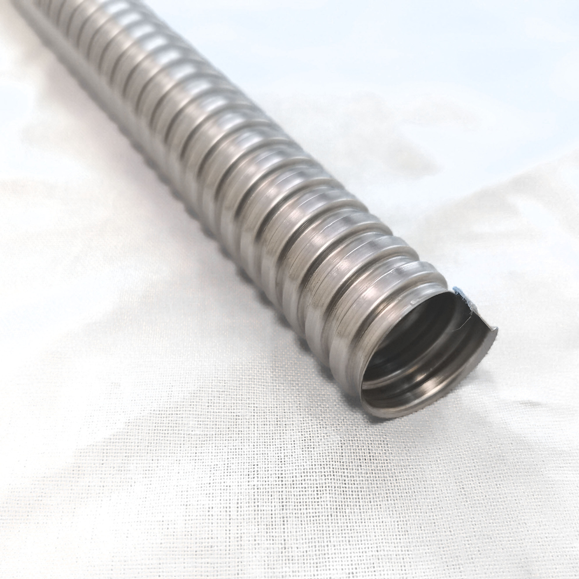 热镀锌防锈光亮镀锌金属软管 无pvc不包塑穿线电气电线电缆保护管