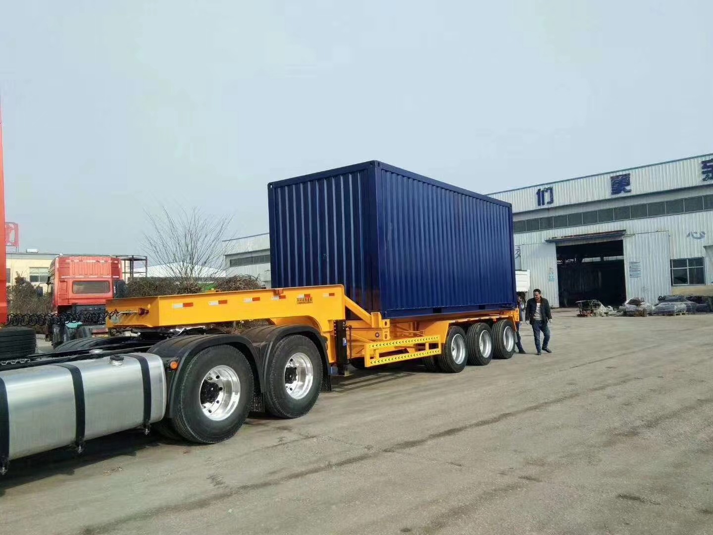 大额颈骨架后翻自卸半挂车,20英尺集装箱运输半挂车骨架后翻自卸