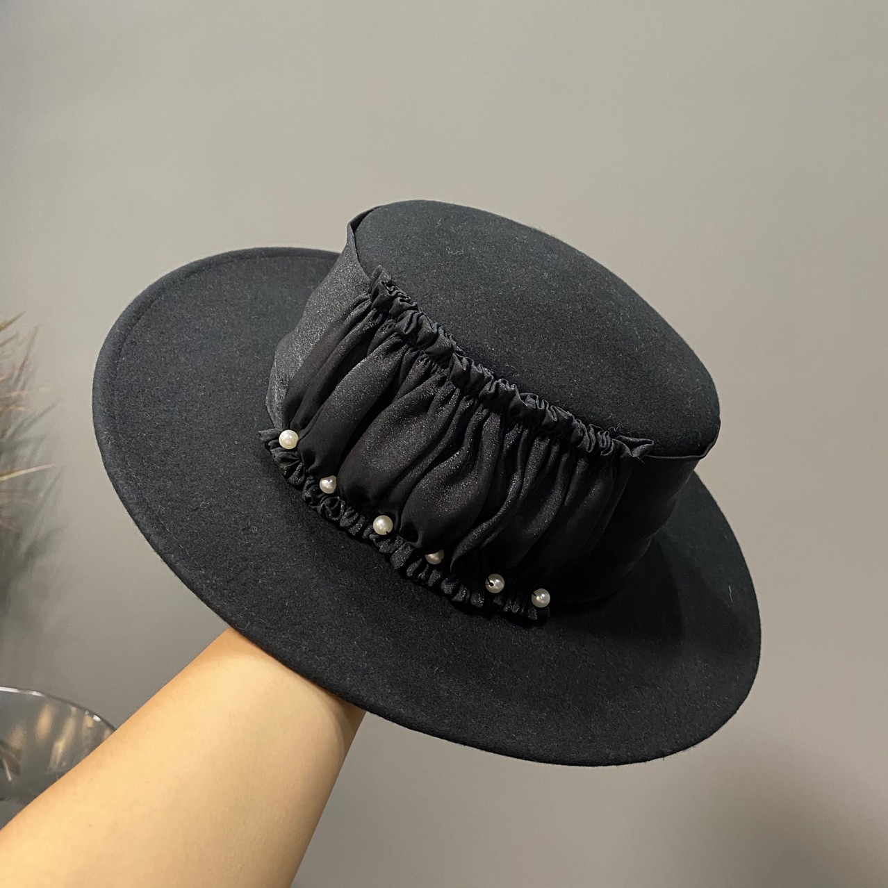 秋季白色羊毛呢珍珠平顶礼帽韩版优雅复古珍珠名媛帽子女秋冬时尚