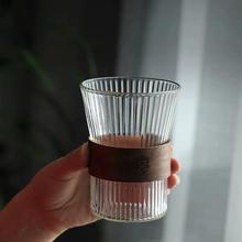 现货销售竖纹玻璃杯泡茶杯高硼硅玻璃家用隔热胡桃木圈咖啡饮料杯