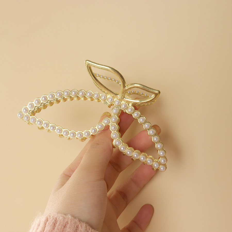 高级感珍珠蝴蝶抓夹女新款发夹盘发后脑勺头发鲨鱼夹子发卡头饰批
