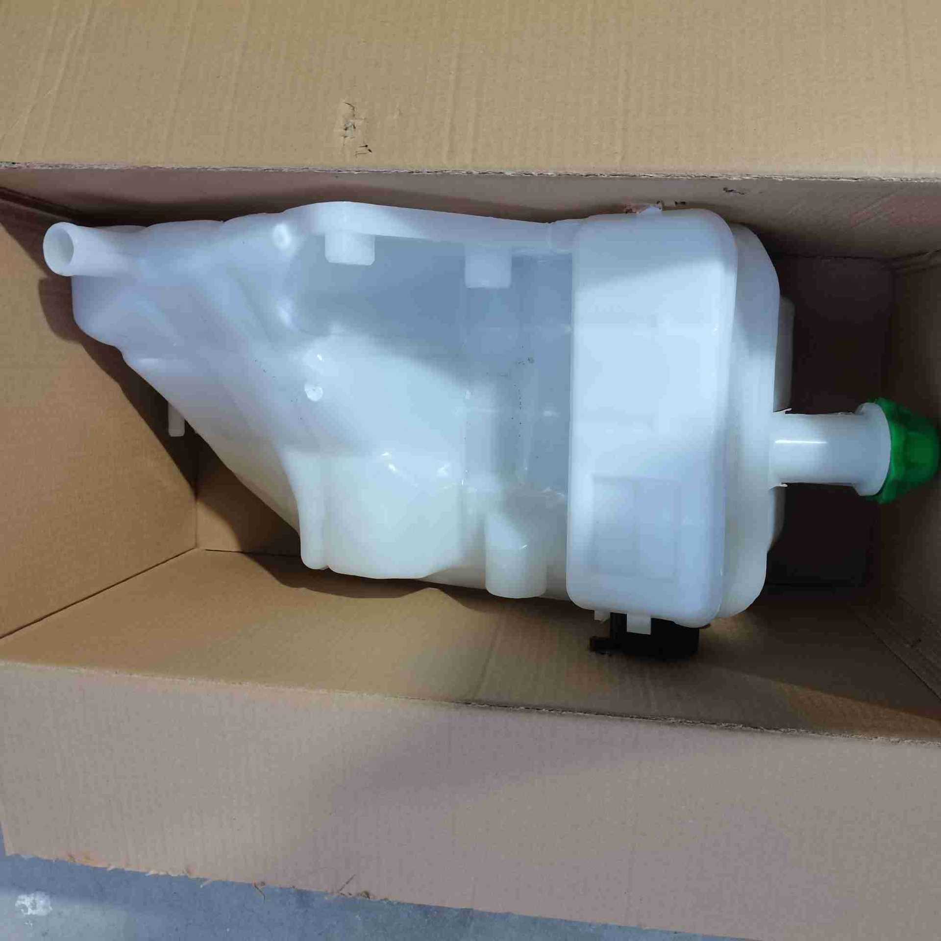 批发供应适用于欧曼gtl车型副水箱/膨胀水箱h4130410004a0