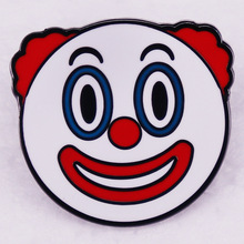 微笑小丑表情符号胸针金属徽章