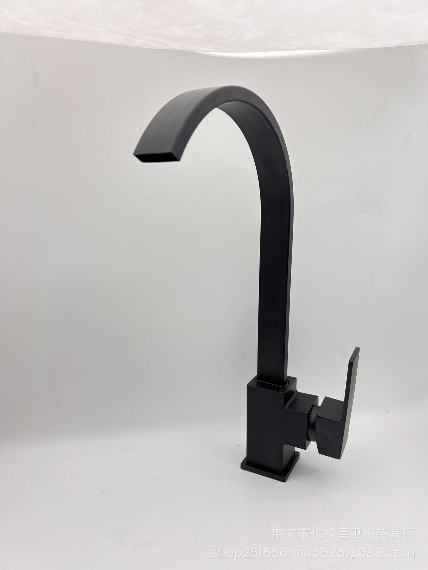 Black Flat Tube Large Curved Kitchen Faucet Square Flat Tube Kitchen Faucet Paint Sink Hot and Cold Faucet