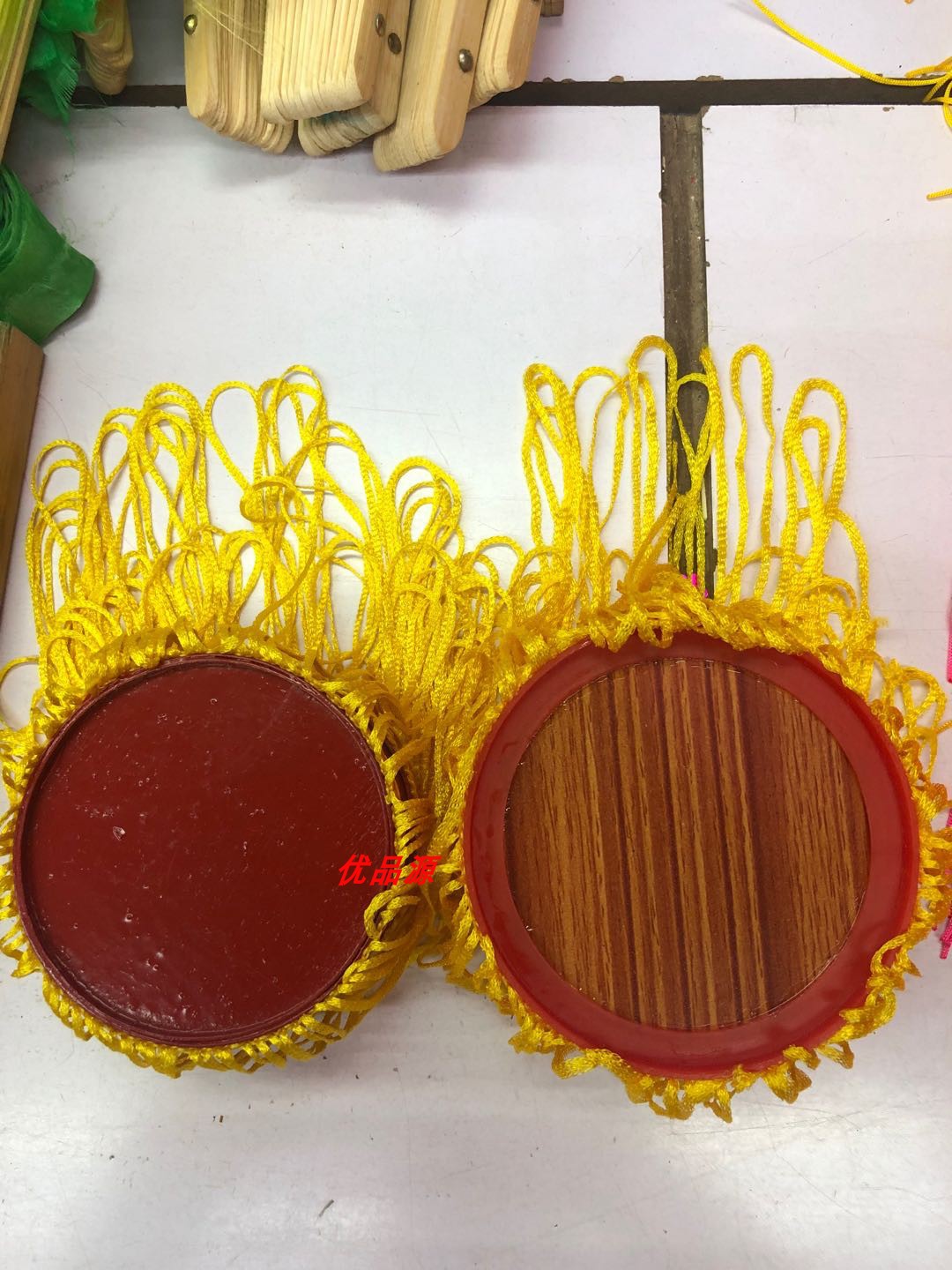 彝族烟盒舞道具道具广场舞红色节日拍照手持演出训练舞表演