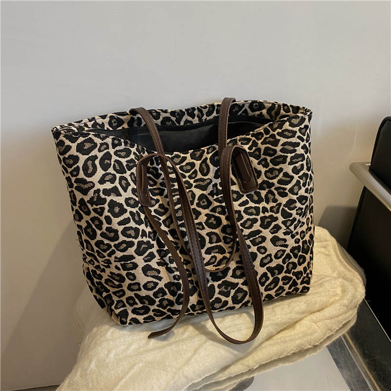 New Autumn and Winter Women's Bags 2021 Korean Style Fashionable Large Capacity One-Shoulder Bucket Bag Texture Trendy Leopard Print Tote Bag