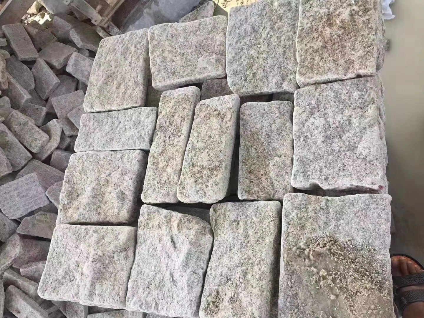 花坛围石庭院花园地砖石马蹄石园林踏步走边坛石墓地坟长方形