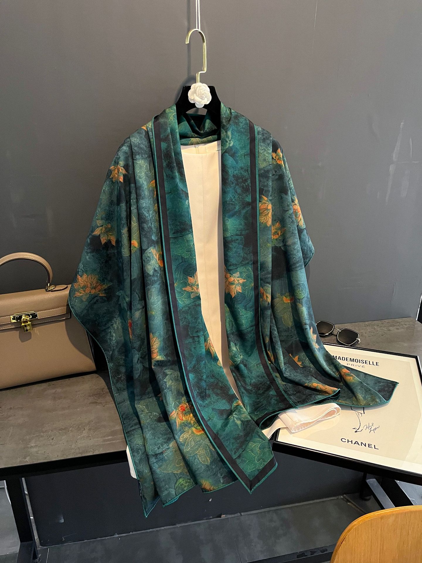 2023 Ancient Style Landscape Painting Style Silk Scarf Shawl Fragrant Cloud Yarn Scarf All-Match Wholesale Green Mother's Day Gift