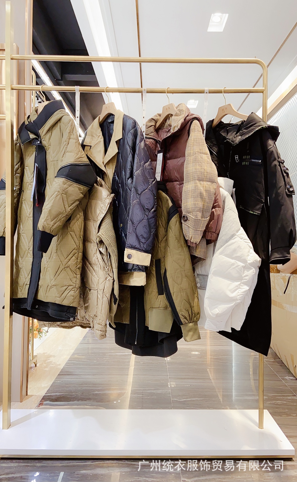 艾莉缇羽绒服连衣裙外套22冬季新款女装品牌折扣尾货剪标正品货源