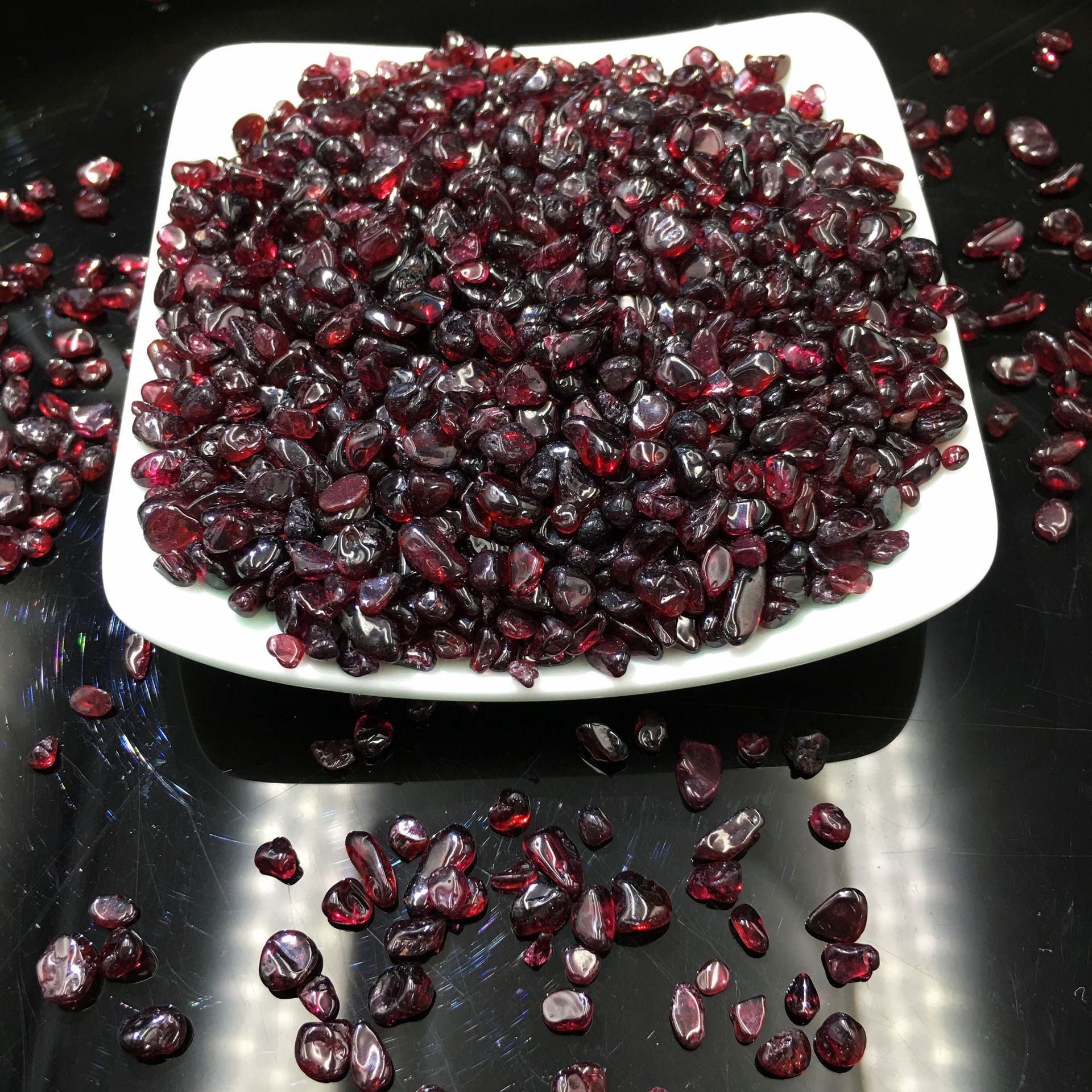 厂家供应 批发天然水晶石榴石碎石 消磁石原石鱼缸装饰diy消磁