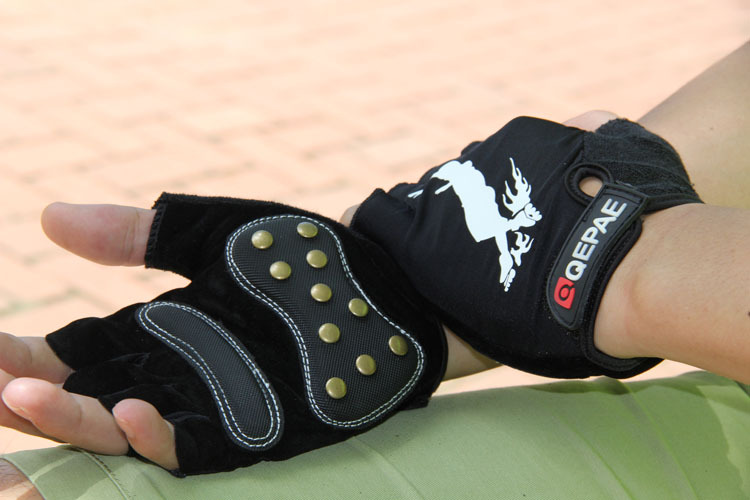 轮滑手套男半指滑板长板滑轮滑冰护掌半指刹车女儿童护腕防摔护具