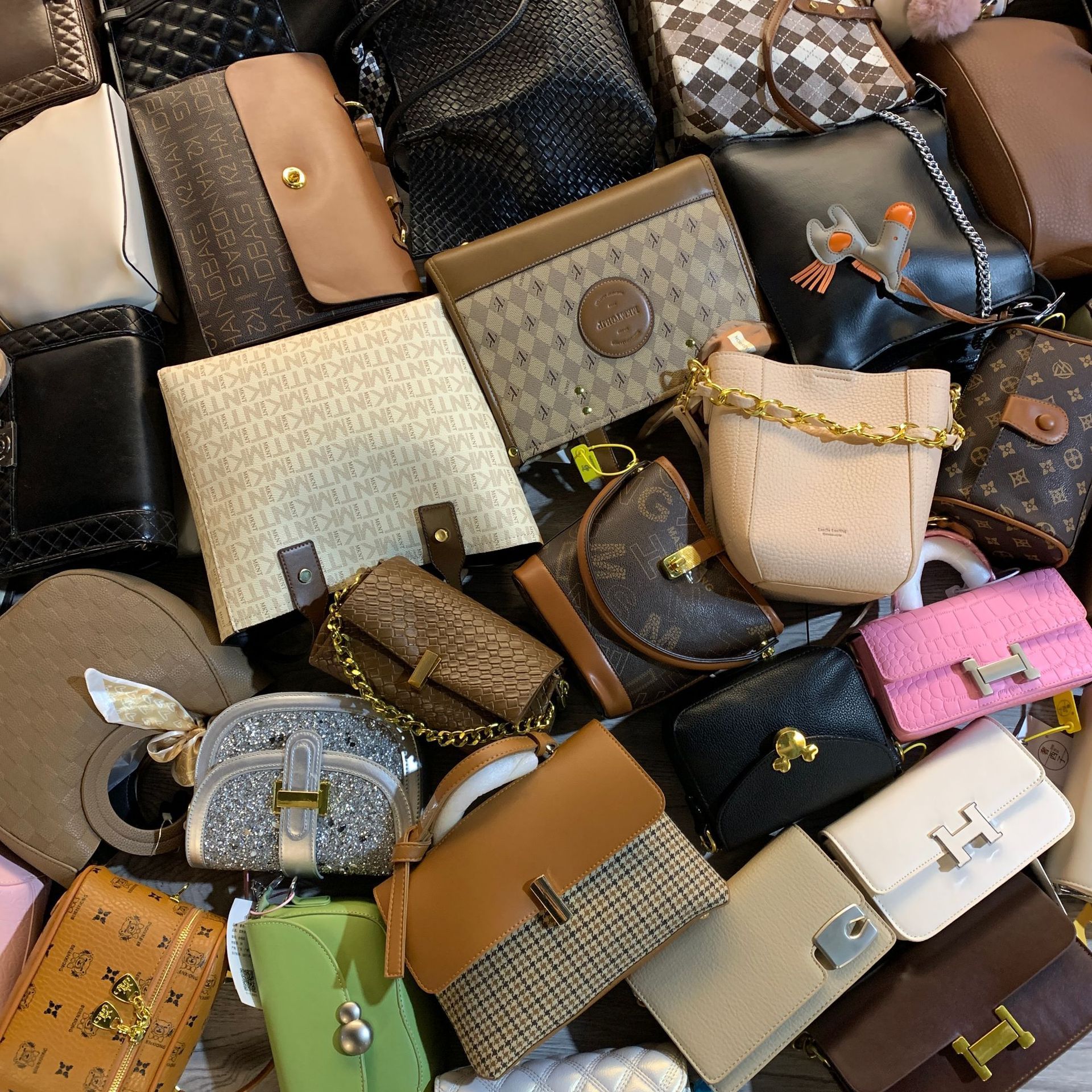 源头尾货库存女包批发清仓孤品摆地摊货源包包清仓特价外贸尾单