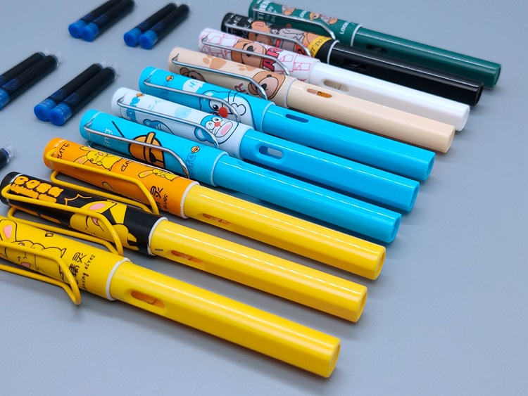 1支钢笔4支墨囊组合奥德美直液式钢笔可替换墨囊套装盒装学生钢笔