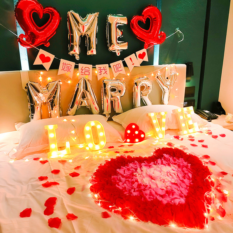 520情人节浪漫表白场景创意房间布置床上花求婚室内简约告白神器