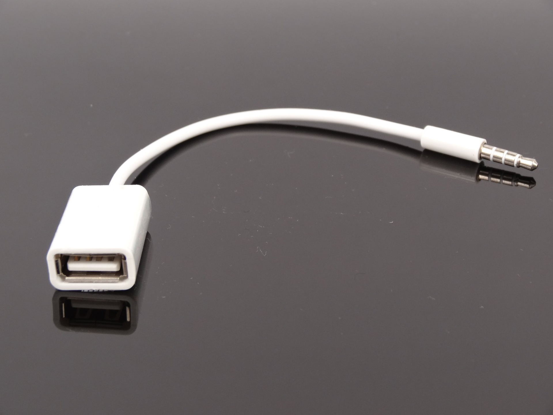汽车音频线aux转USB USB母头转3.5MM 12v连接 车载mp3转接线工厂