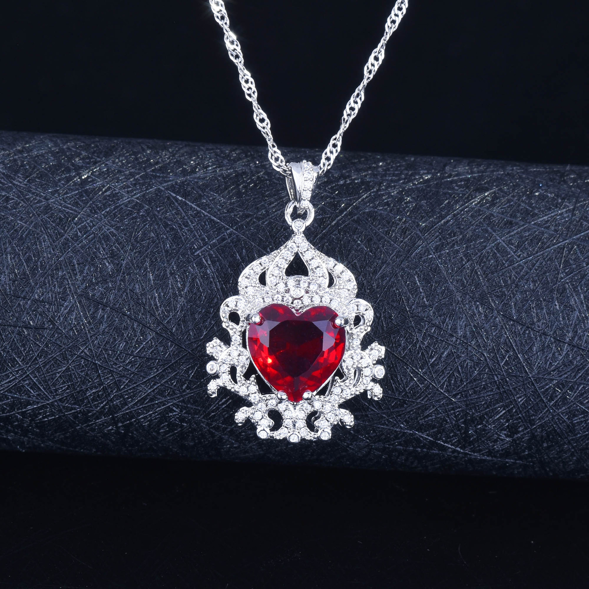 彩色红碧玺吊坠