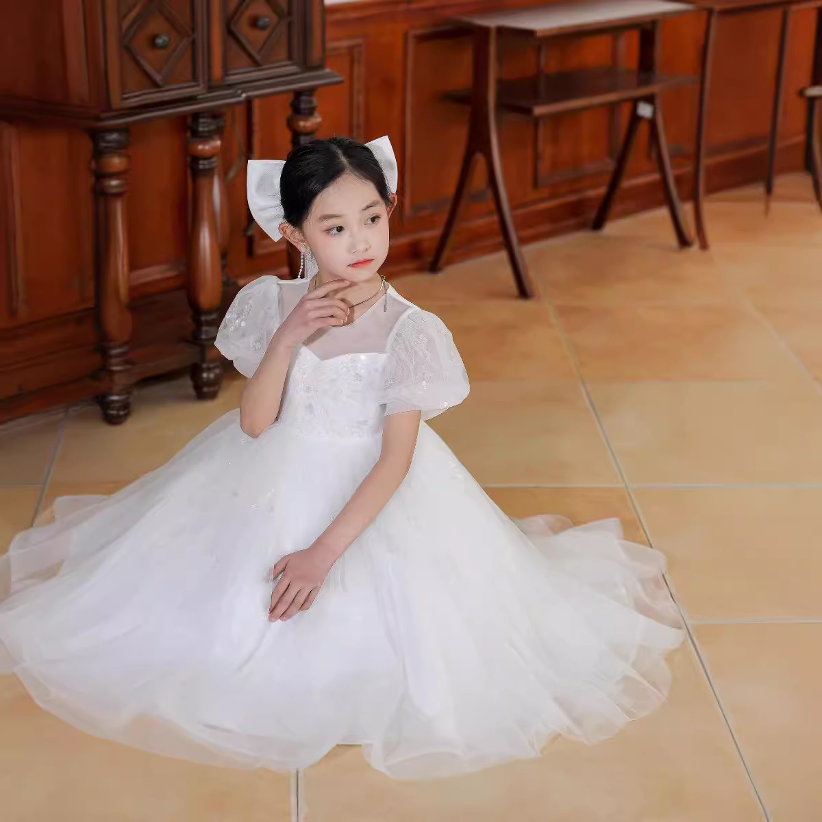 女童高定白色公主裙带头纱夏款礼服裙2024公主白色纱裙新款连衣裙