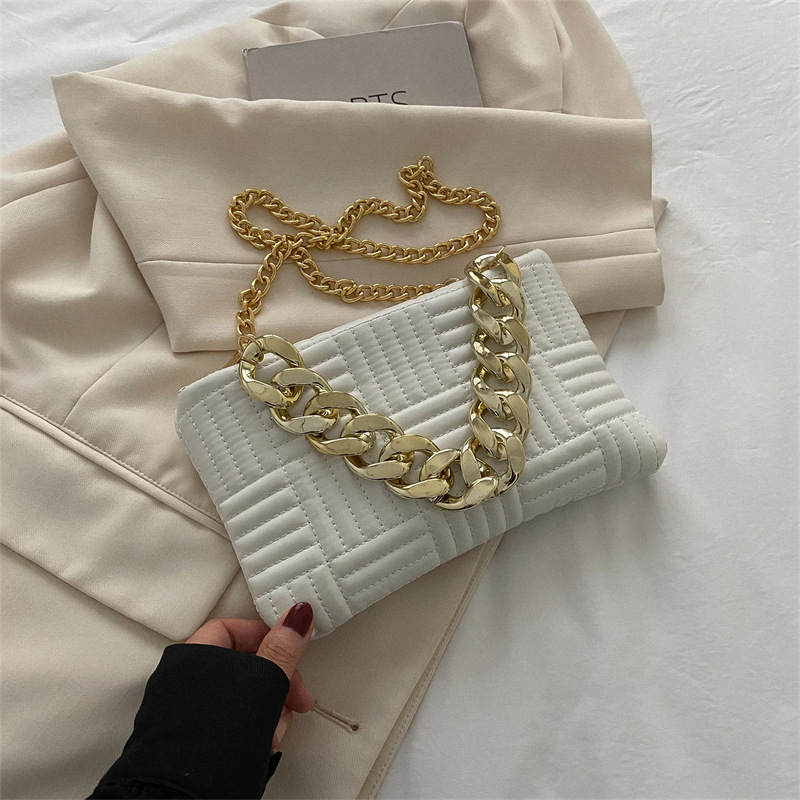 2022 New Simple Chain Shoulder Bag Solid Color Fashion Pleated Bubble Retro Casual Texture Oblique Small Square Bag