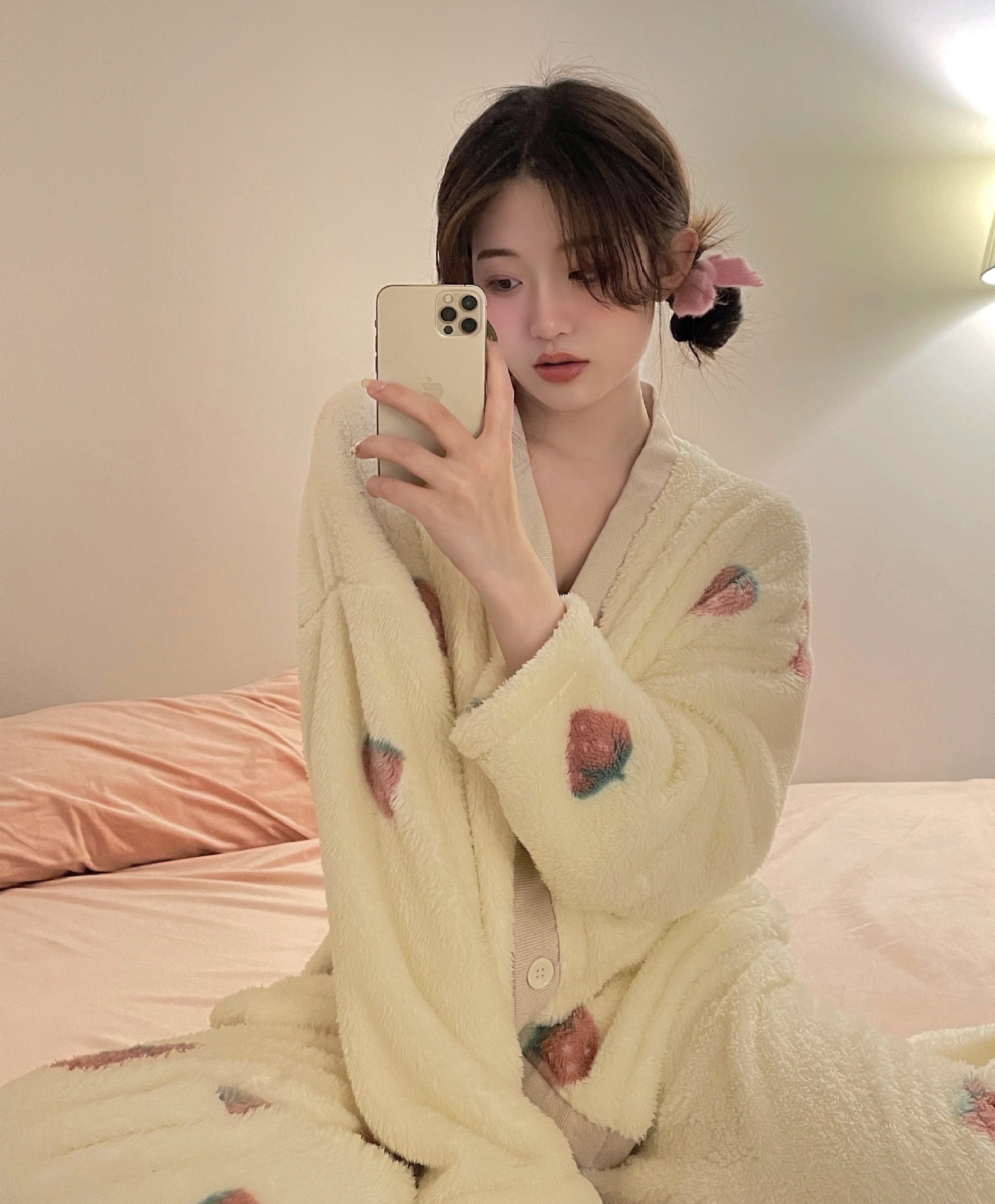 实拍2021新款秋冬珊瑚绒草莓家居服法兰绒时尚网红睡衣套装女