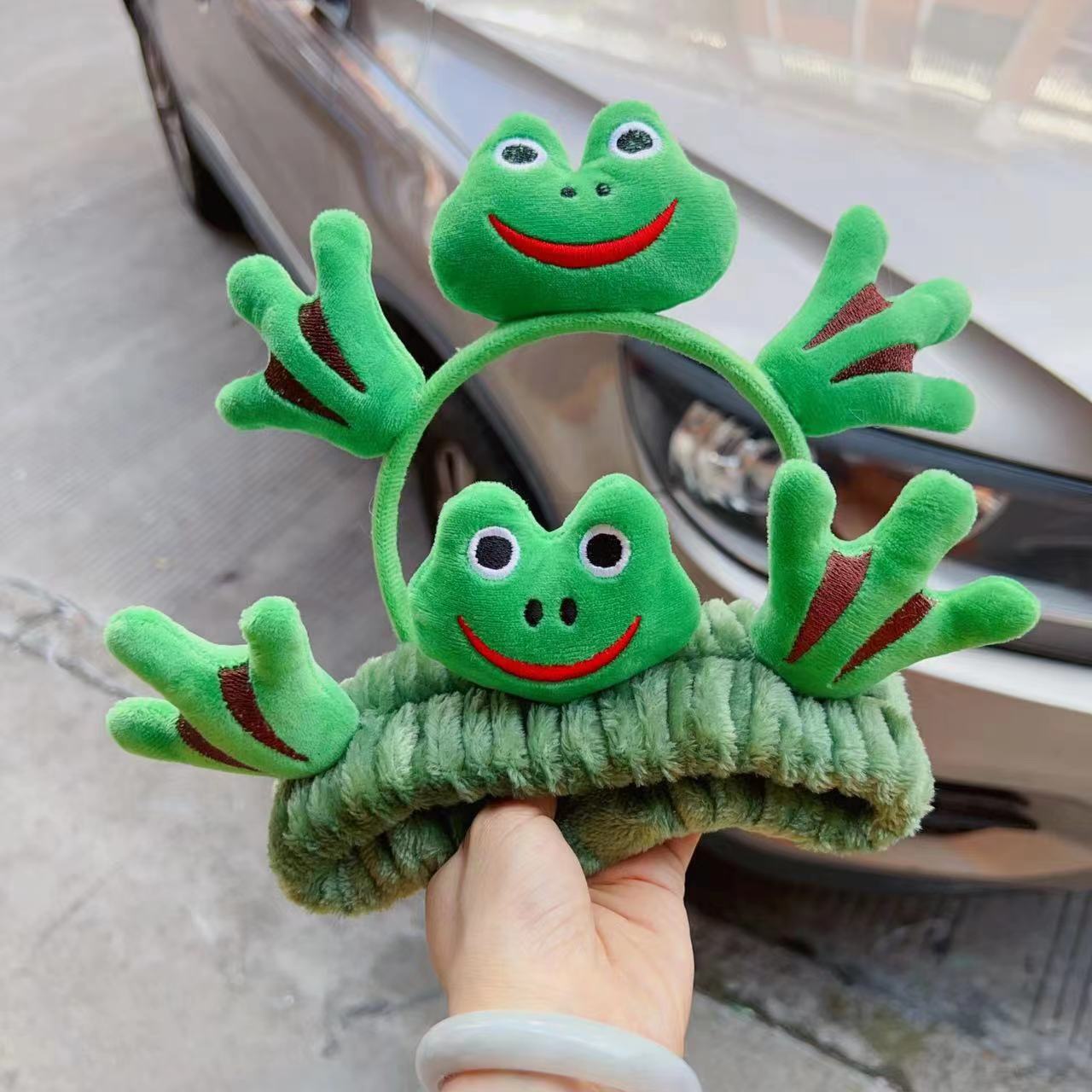 卡通毛绒青蛙手掌发箍头箍青蛙头公仔头扣发卡旅游演出青蛙发箍发