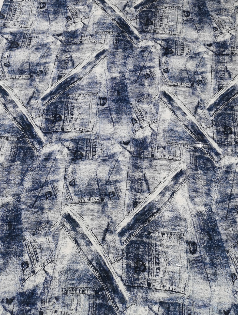 艺术感牛仔风拼接印花面料柔软舒适轻薄款牛仔元素印花面料批发