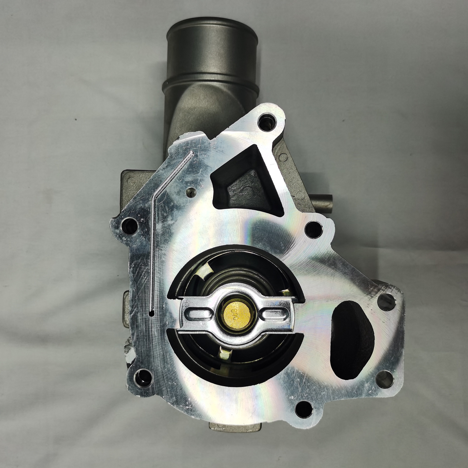 适用于欧系卡车依维柯iveco卡车节温器 504238777汽车卡车配件