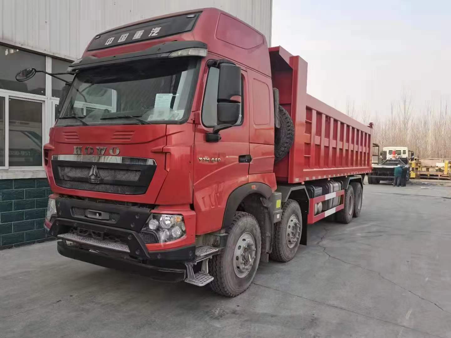 豪沃t7h 高顶前四后八自卸车